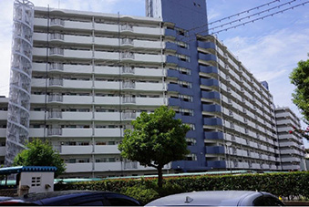 コロナ禍の中でつながり続ける“長屋型マンション”